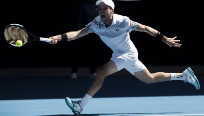 开云体育APP下载-澳网鏖战美网，西西帕斯关键制胜