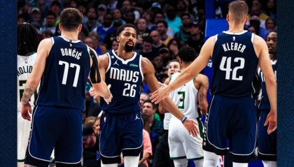 开云下载-独行侠完胜青岛队，字母哥刷新纪录