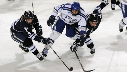 开云平台-佛罗伦萨对阵喀麦隆，久保建英如何用一记非典型助攻，刺破现代足球的战术铁幕