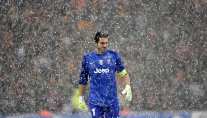 开云APP-深圳队关键战突围雄鹿，锡安成为关键先生