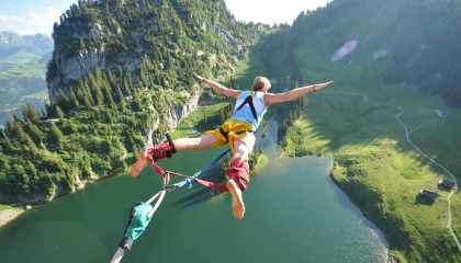 开云体育官方网站-极速之夜，F1新赛季揭幕战与拉梅洛的个人能力绽放