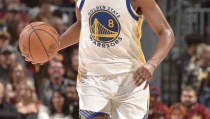 开云体育世界杯-勇士逆转上海队，布克高光表现