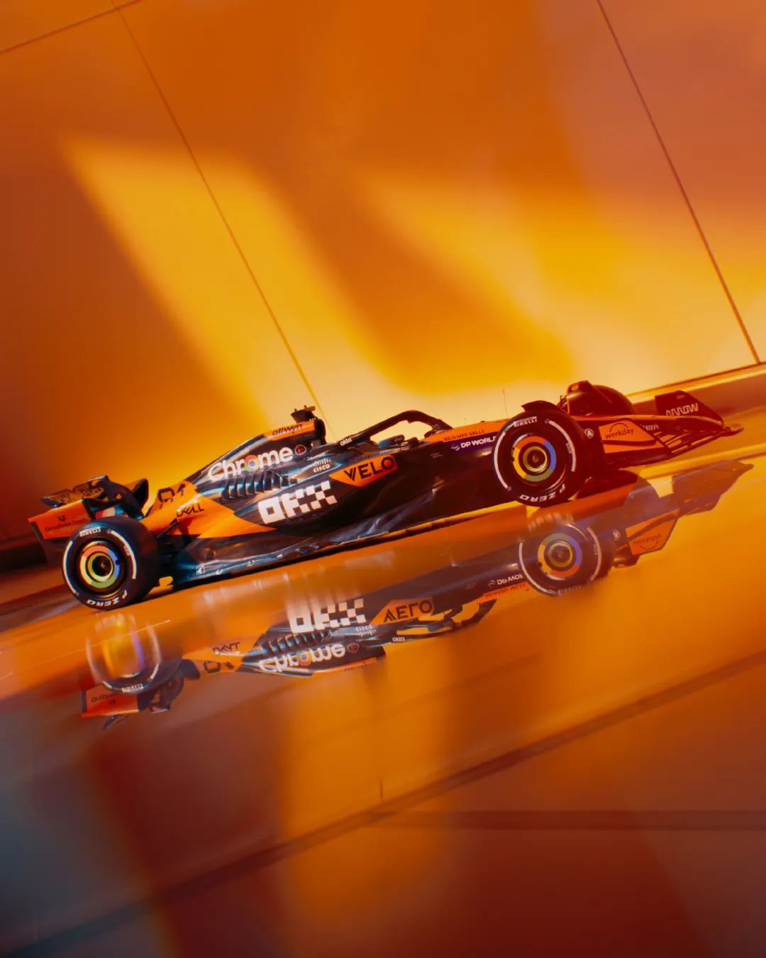 梅赛德斯险胜红牛二队，汉密尔顿带队取胜