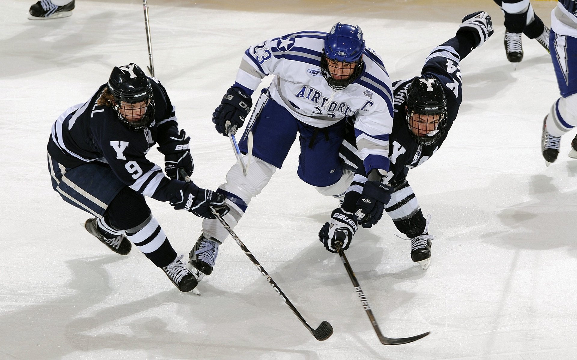 维尼修斯接管F1赛道，当足球魔法降临速度圣殿